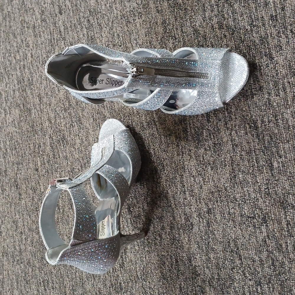 Heels - Picture 2 of 3